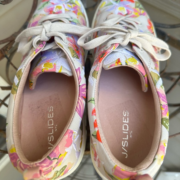 J/SLIDES NYC Women's Floral Sneakers - Picture 6 of 8